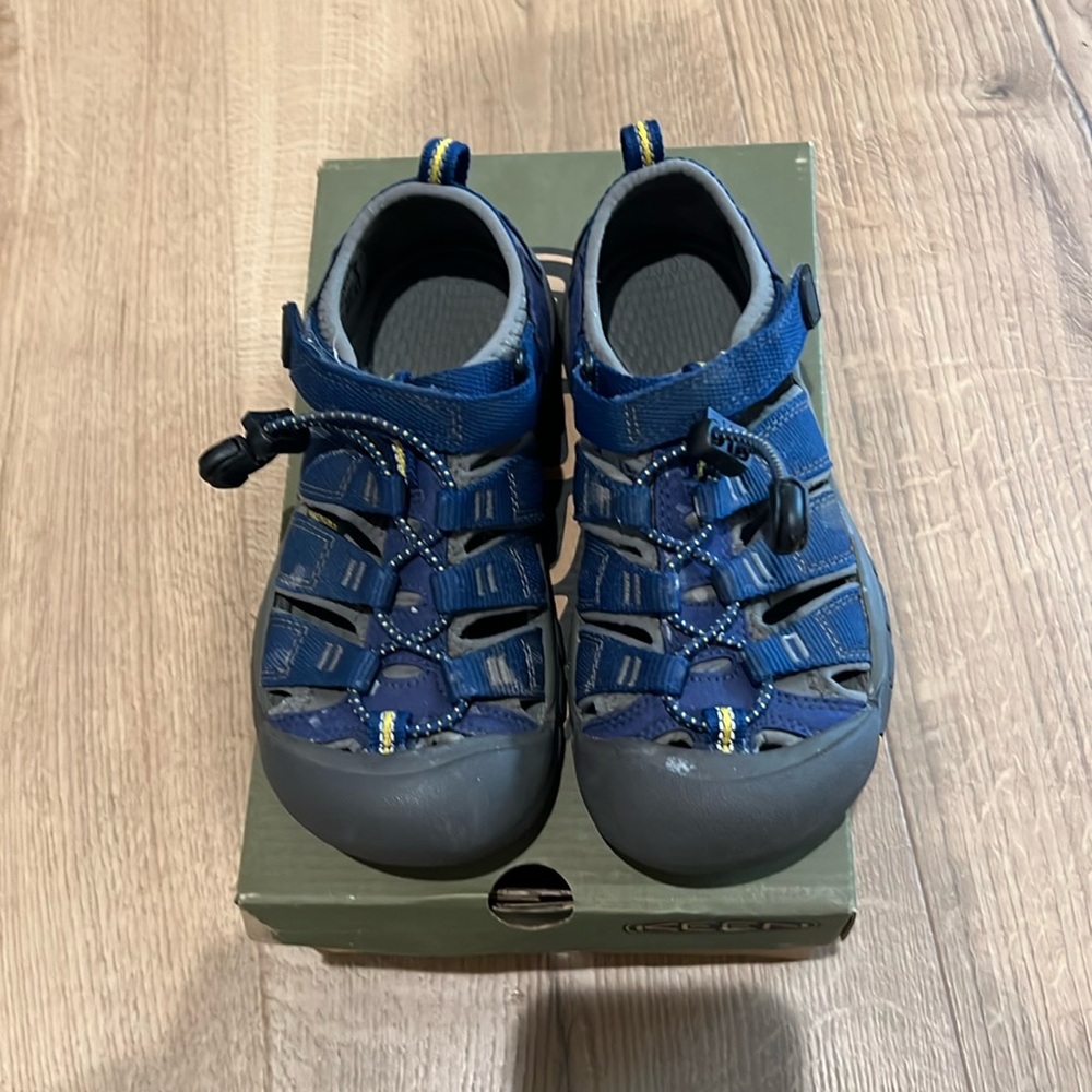 KEEN water shoe